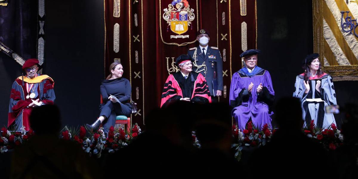 Guillermo Lasso recibe título honoris causa en Universidad San Francisco de Quito
