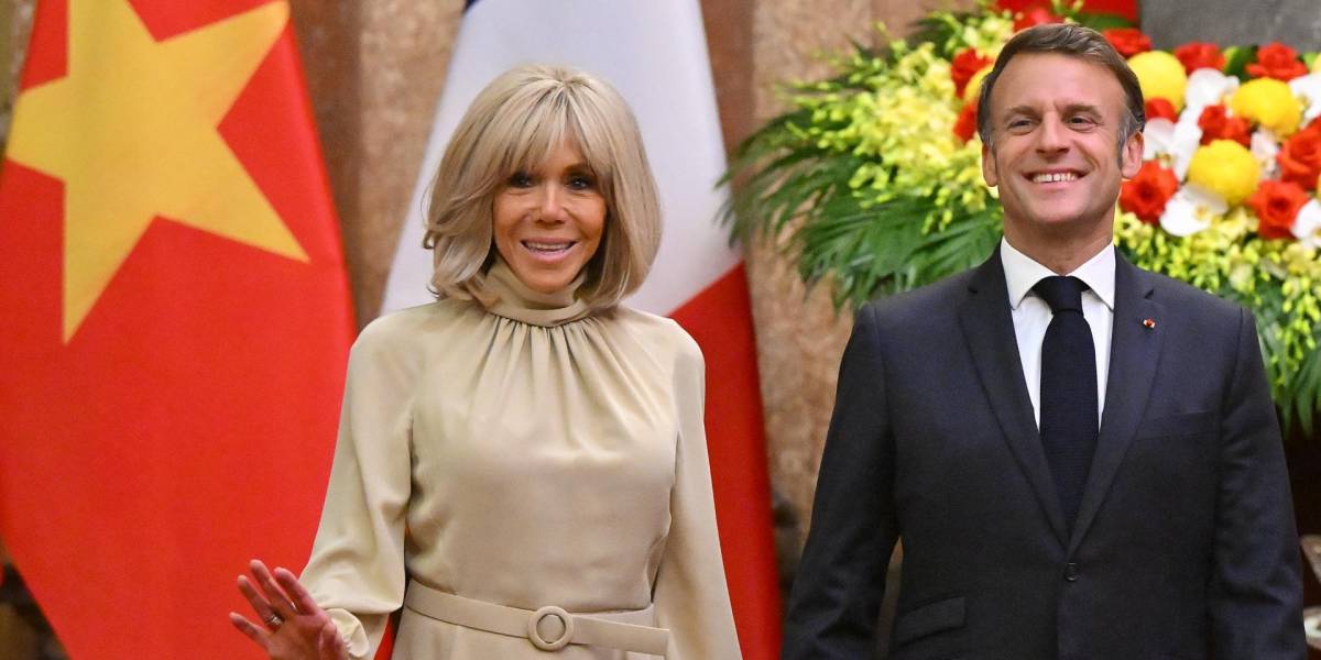 El presidente de Francia, Emmanuel Macron y su esposa, Brigitte Macron.
