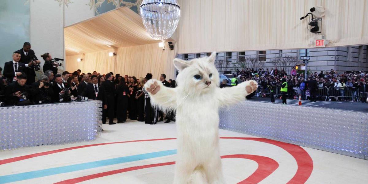 Los famosos recordaron y emularon a Karl Lagerfeld en una excéntrica Met Gala