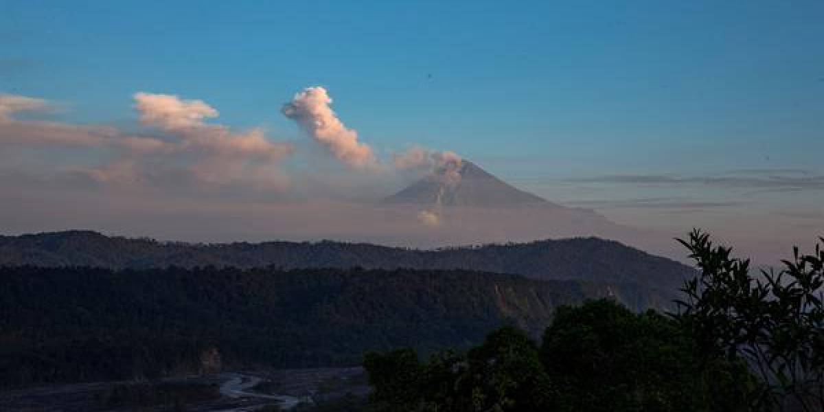 432 explosiones se registran en el volcán Sangay y 49 en El Reventador; la actividad del Cotopaxi es baja