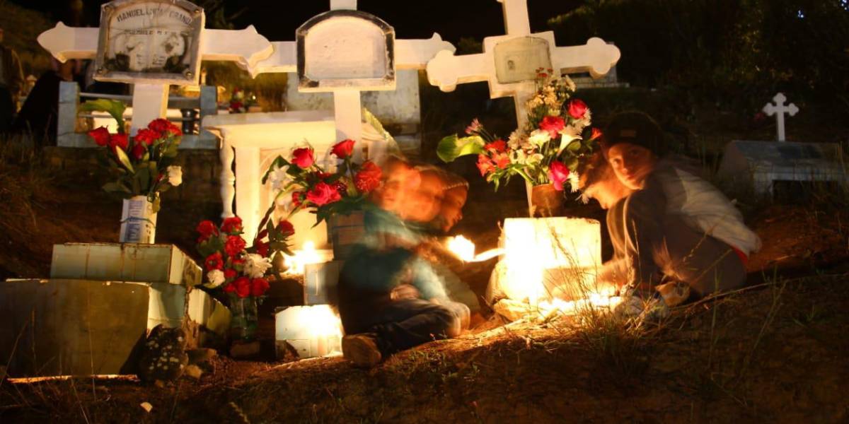 Cerca de un millón de personas visitarán cementerios en Ecuador durante feriado de Día de los Difuntos