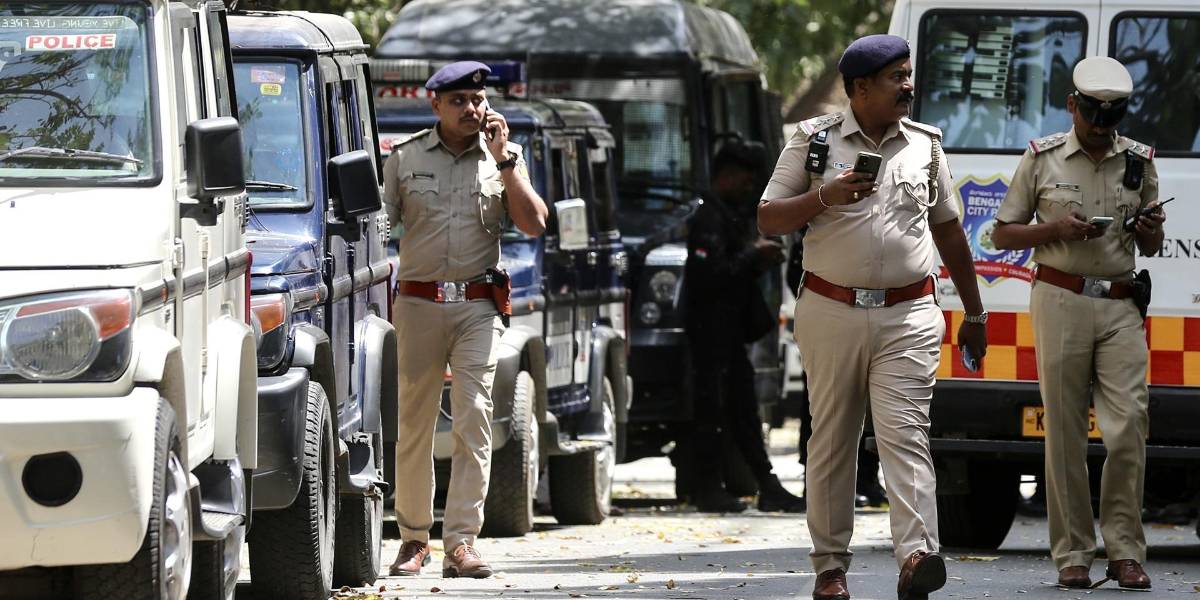 Siete hombres violaron a una influencer española delante de su esposo en la India