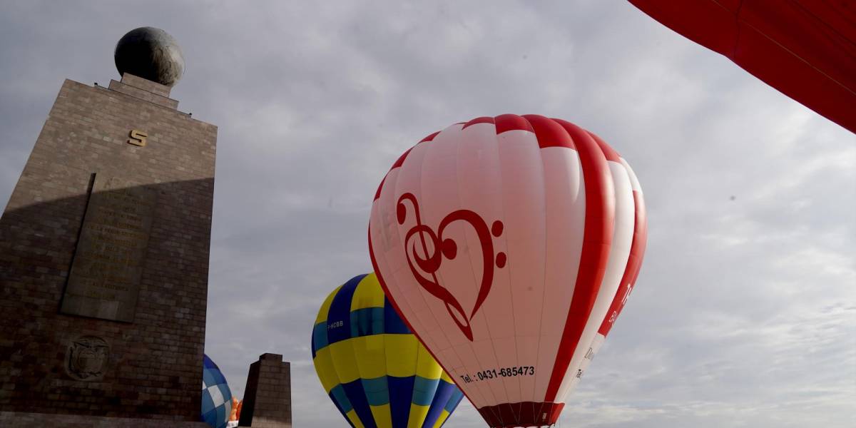 Globo aerostático se enredó en cables de alta tensión en Quito