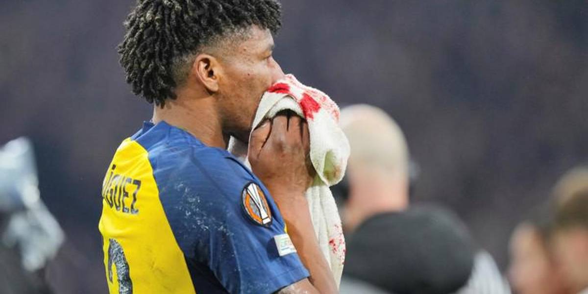 Kevin Rodríguez recibió un fuerte golpe y terminó ensangrentado en la Europa League