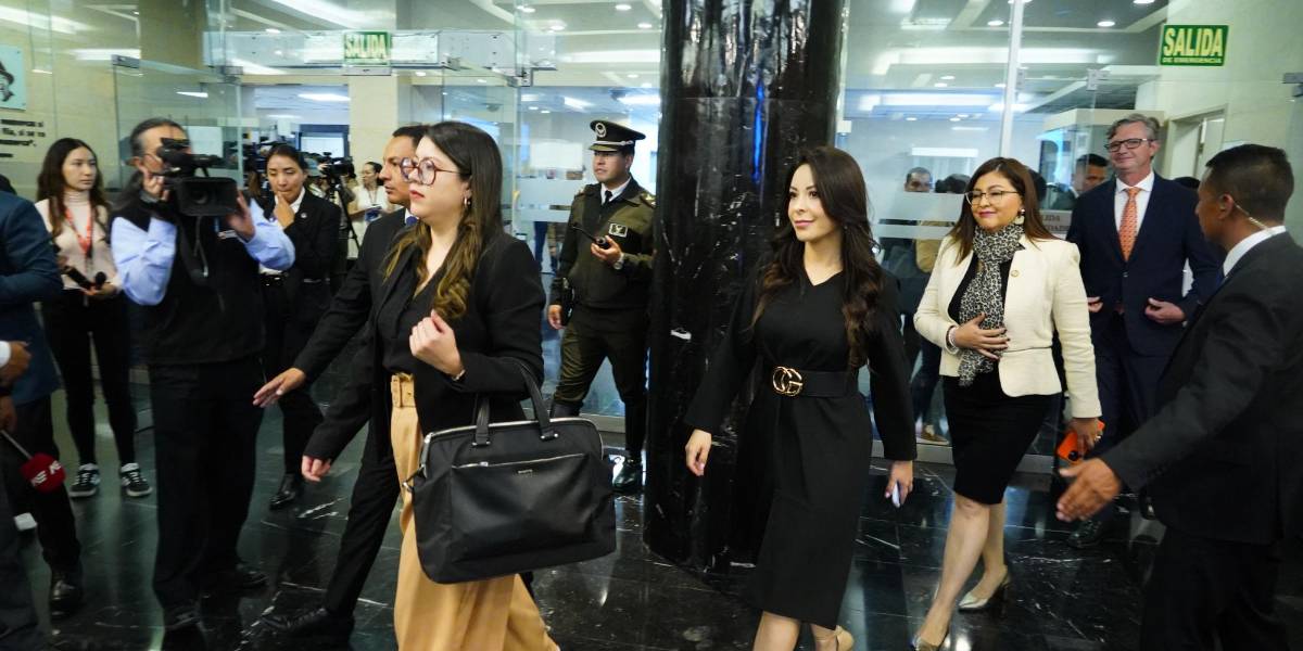 La Comisión de Fiscalización insiste en la comparecencia de Andrea Arrobo