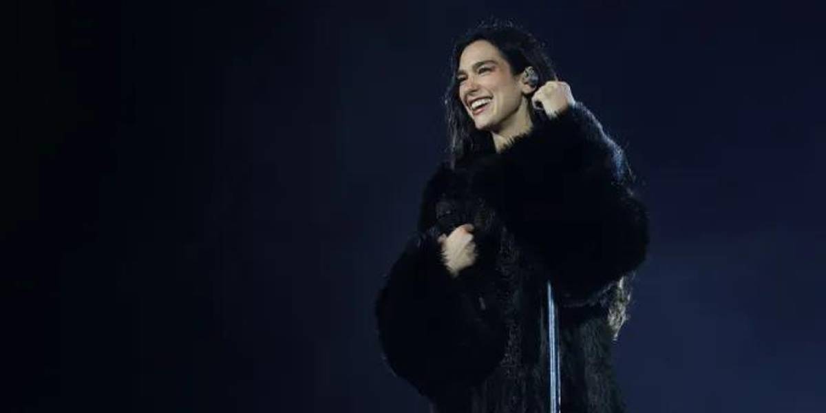 Dua Lipa rinde homenaje a artistas latinos con estas versiones en vivo