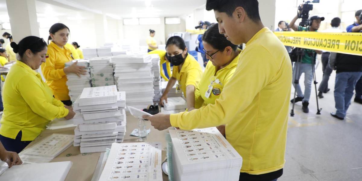 Segunda vuelta Ecuador 2023: los candidatos a asambleístas viajan al exterior para captar votos