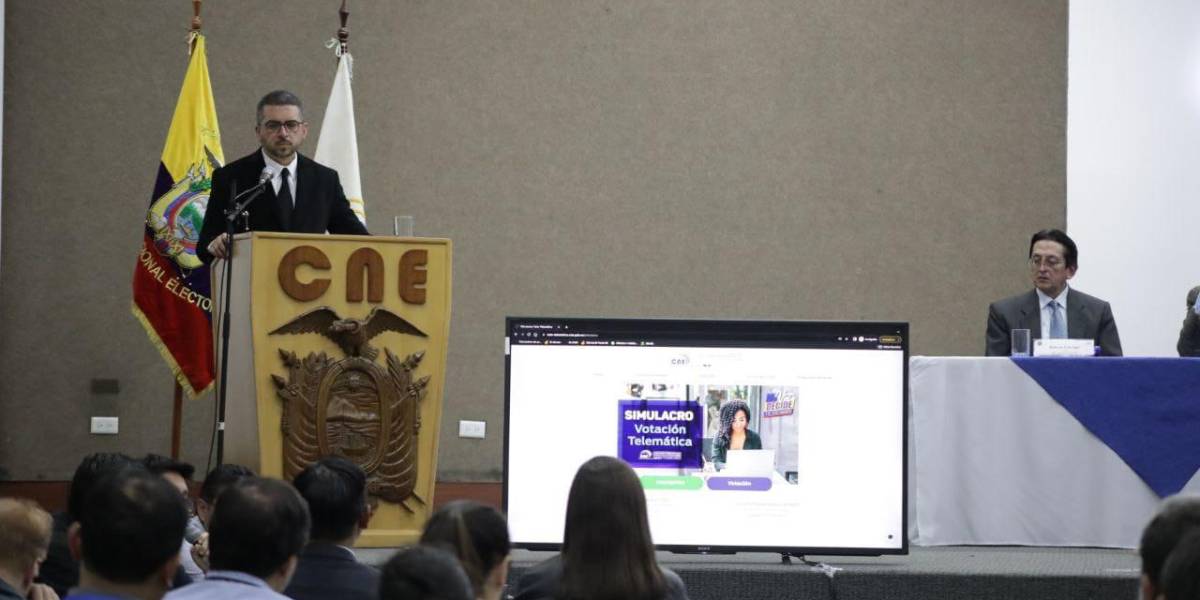 Elecciones Ecuador 2023: el CNE realizó el segundo simulacro del voto telemático en el exterior