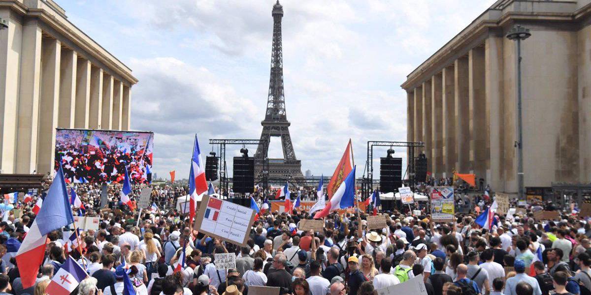 Francia y Alemania protesta en contra de Certificado de Vacunación