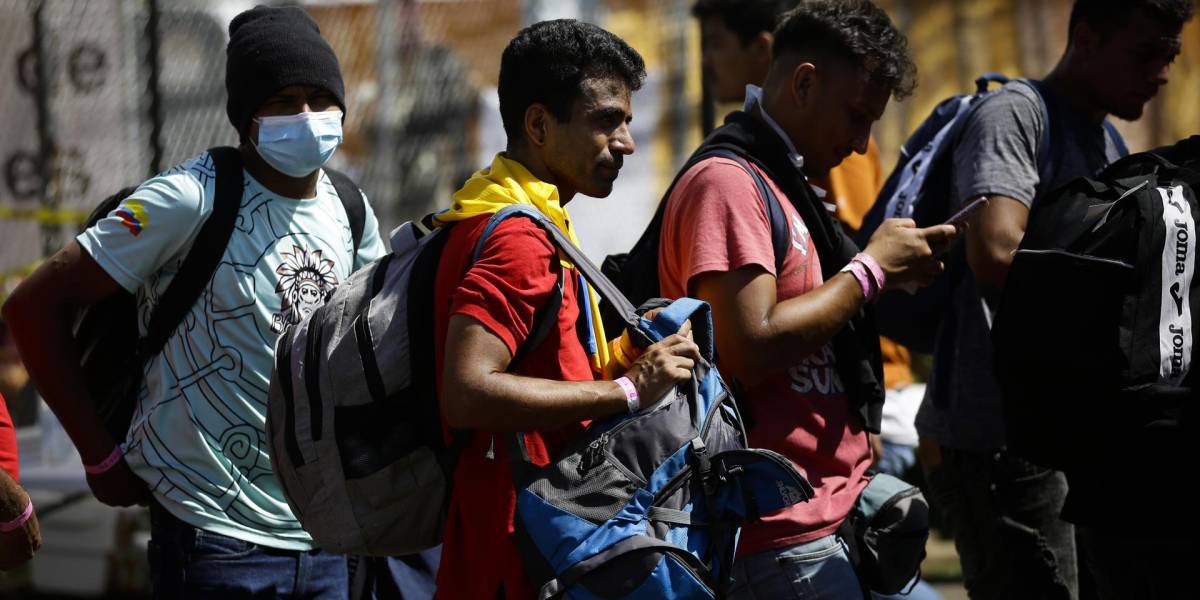 Panamá reanuda el traslado de migrantes tras la revisión de buses por accidente en el que fallecieron 9 ecuatorianos