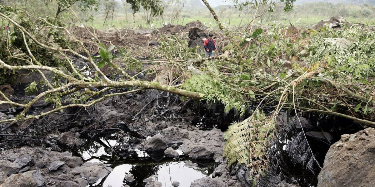 Rotura de oleoducto OCP entre Napo y Sucumbíps genera vertido de petróleo en zona amazónica