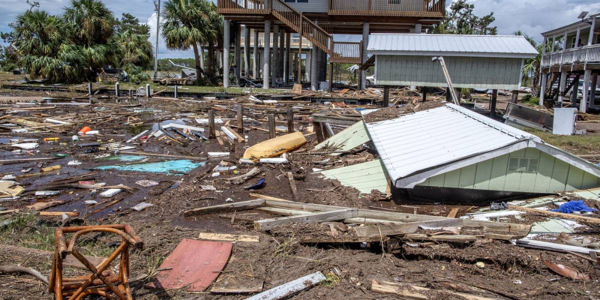 El huracán Idalia se debilita tras causar daños materiales en Florida, Estados Unidos