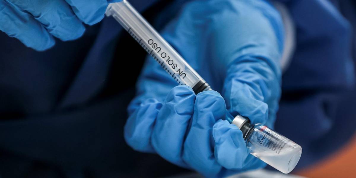 España dona a Ecuador 102.000 dosis de la vacuna de AstraZeneca