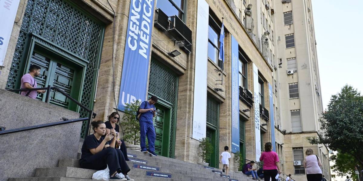 Universidades públicas de Argentina inician huelga de 48 horas por ajuste salarial