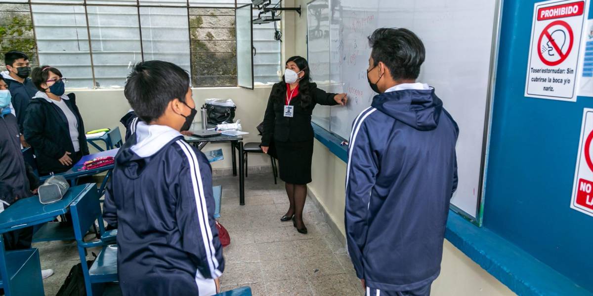 Clases presenciales: casi dos millones de estudiantes vuelven a las aulas en la Sierra