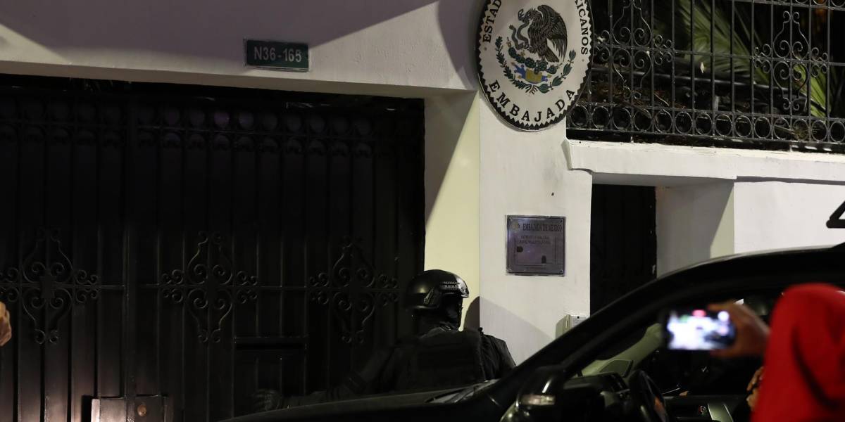 EE.UU. condena la irrupción en la embajada de México en Ecuador y urge a resolver diferencias