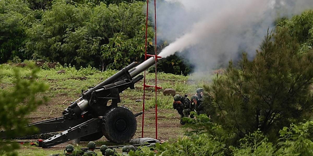 Taiwán prueba sus defensas mientras China prolonga sus maniobras