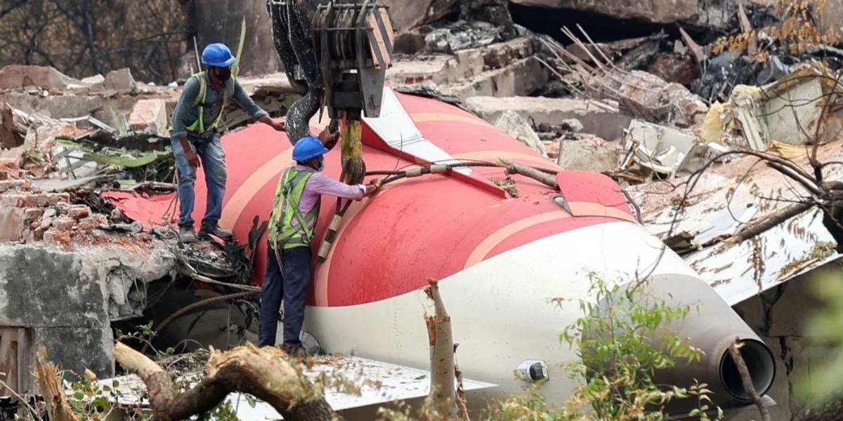 Se revelan los últimos diálogos de los pilotos del avión de Air India accidentado el 12 de junio