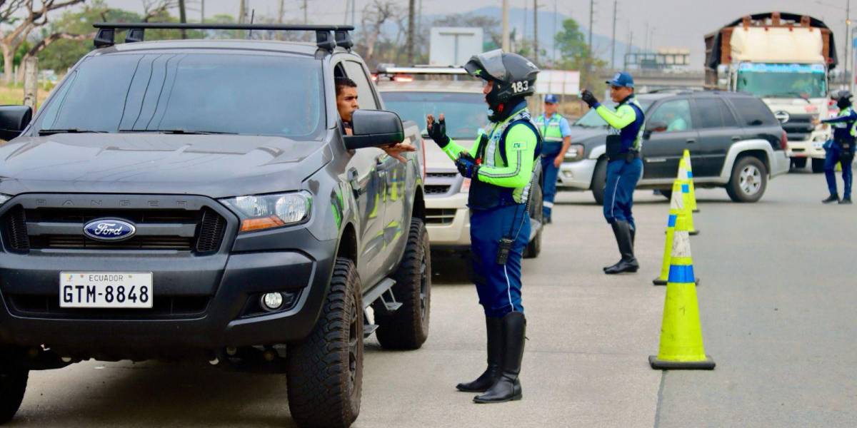 La Corte Constitucional de Ecuador declara inconstitucional la prisión por conducir con llantas lisas
