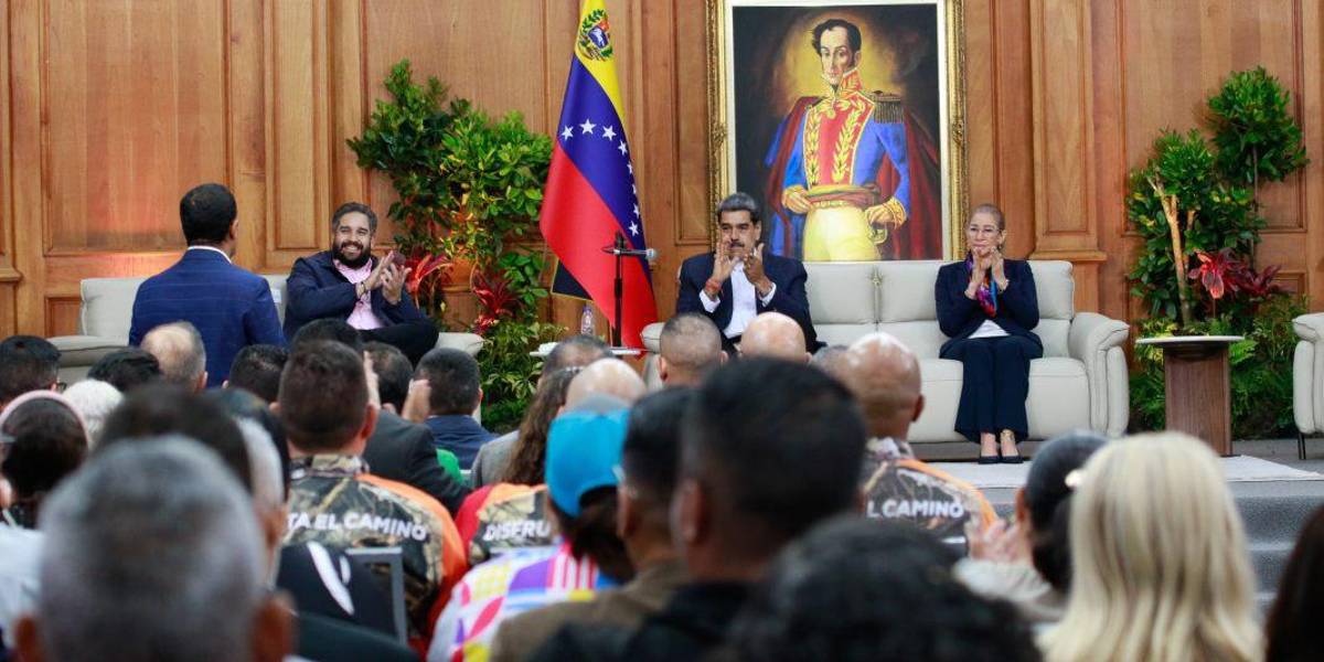 Nicolás Maduro declara a Jesús como señor y dueño de Venezuela en un encuentro religioso