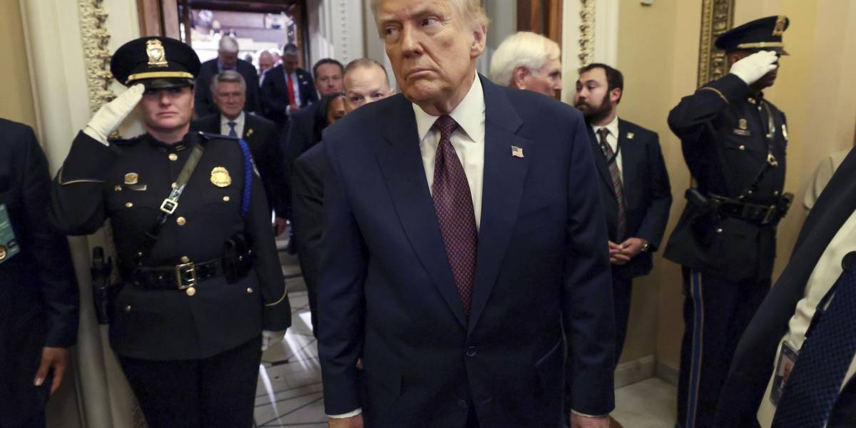 Trump retrasa por un mes los aranceles del 25 % a Canadá para productos del T-MEC
