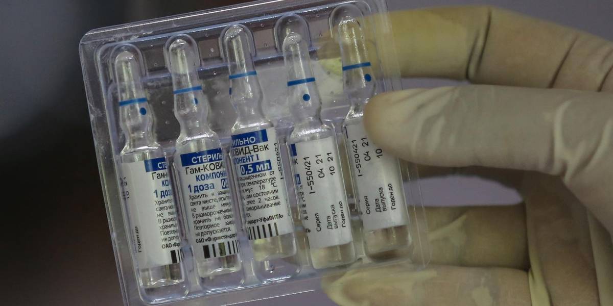 Ecuador autoriza importar para uso de emergencia la vacuna rusa Sputnik V