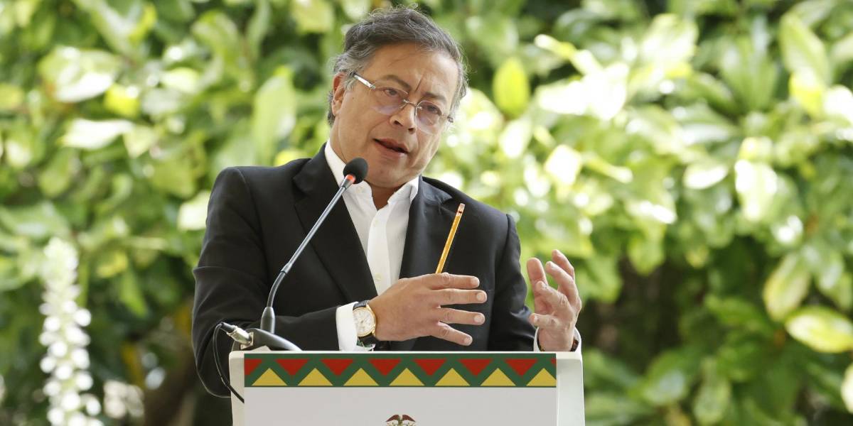 Petro ofrece ayuda a Ecuador para frenar la salida de cocaína desde la Costa