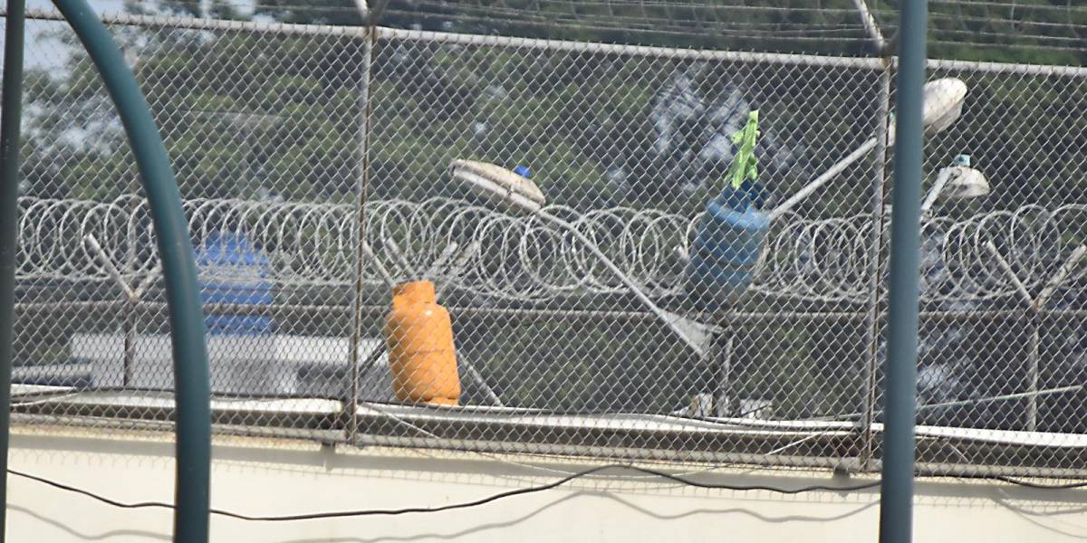 Presos de la cárcel de Machala colgaron cilindros de gas en las instalaciones
