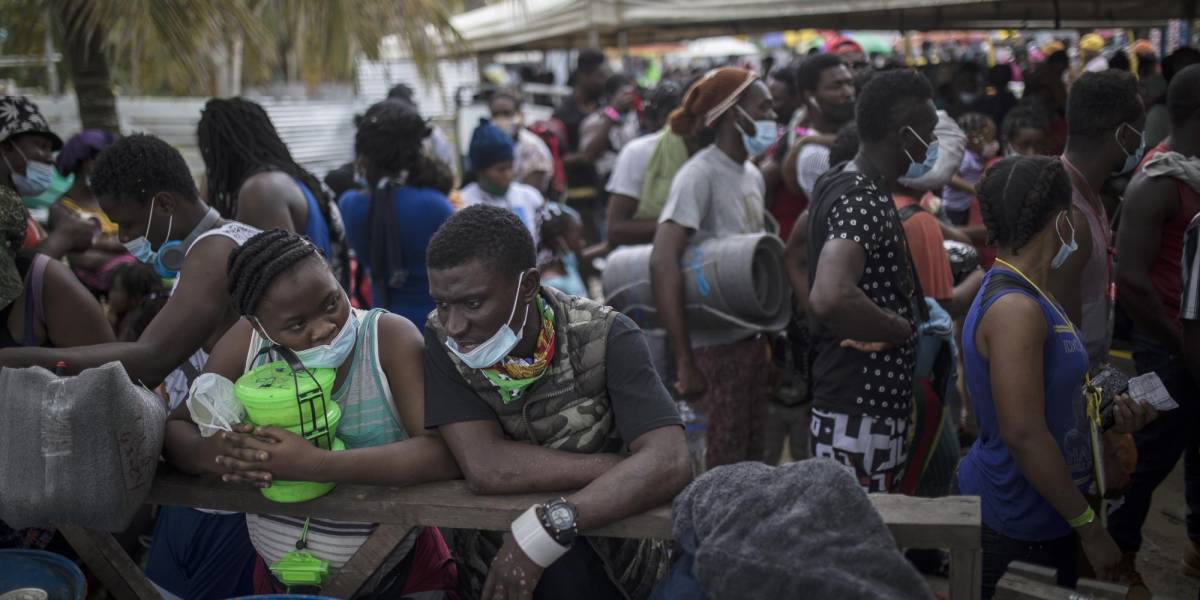 Colombia vive crisis humanitaria; miles de migrantes varados