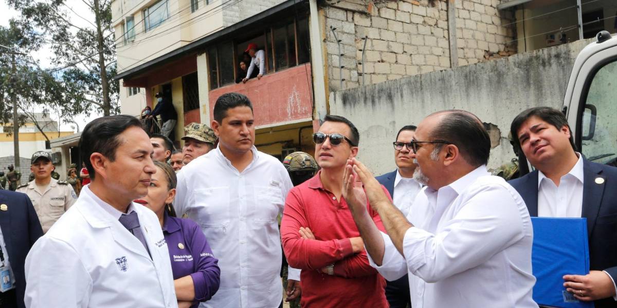 Noboa visitó La Gasca y entregó ayuda a los damnificados por el aluvión