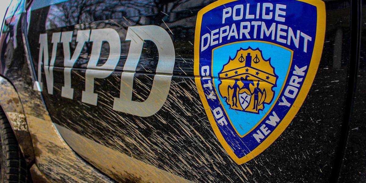 Ordenan a Policías de Nueva York estar uniformados