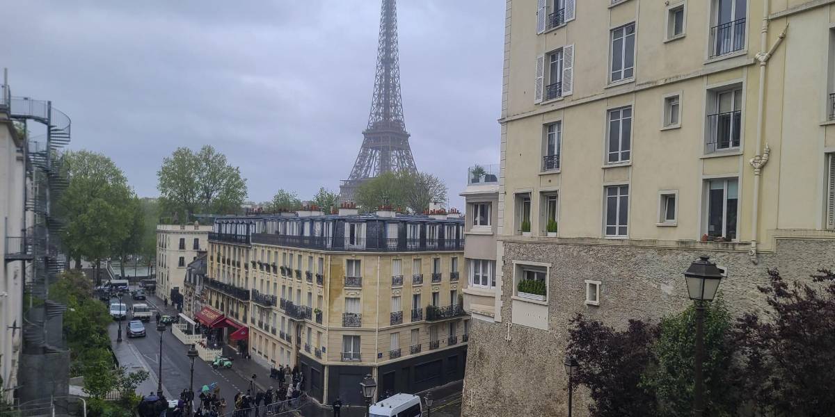 París: hombre es detenido en consulado Iraní por entrar con falsos explosivos