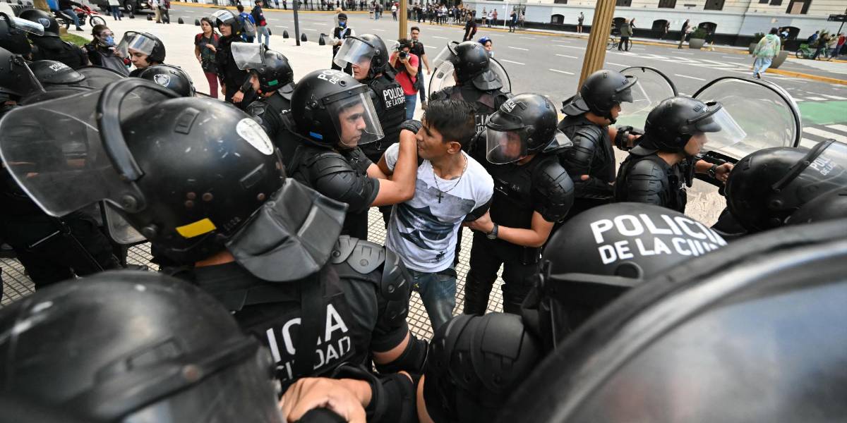 Nueva marcha de jubilados en Argentina desafía al gobierno