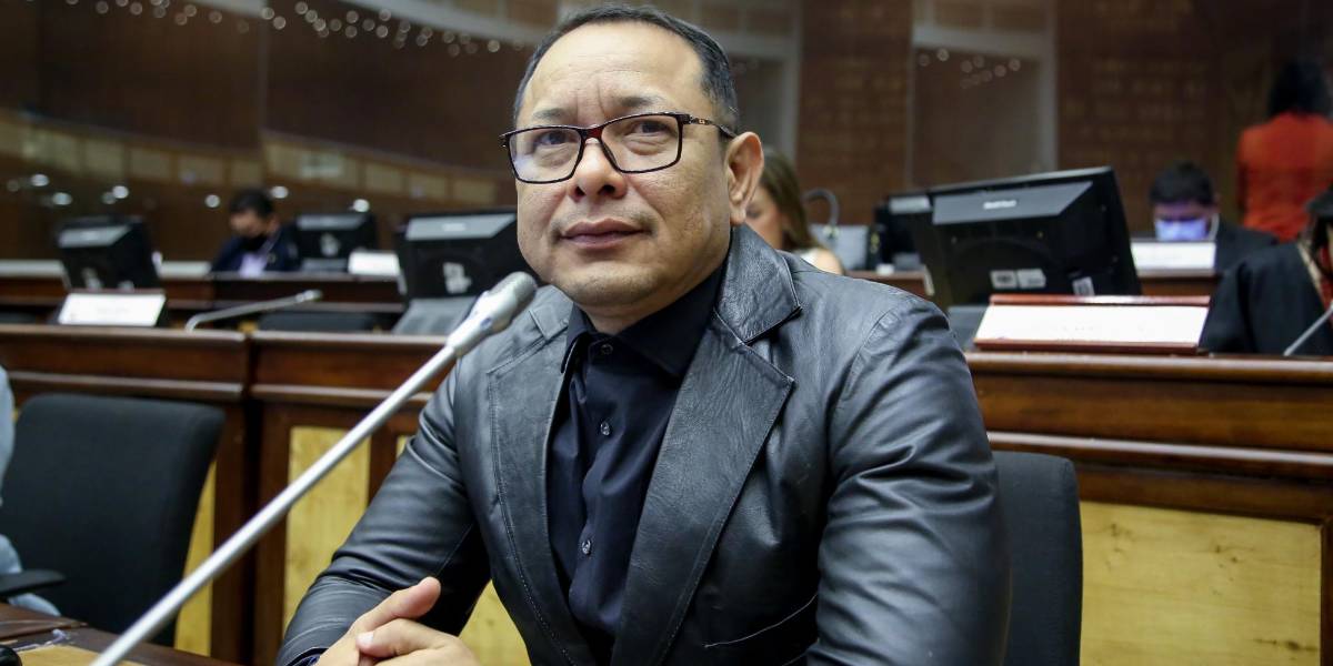 El asambleísta del correísmo Ronal González se expone a una suspensión de hasta 90 días