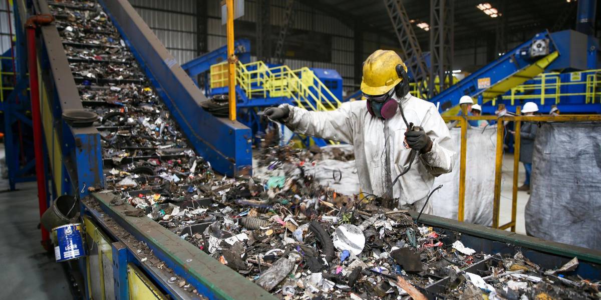 El acero verde se forja en Ecuador con millones de toneladas de chatarra reciclada