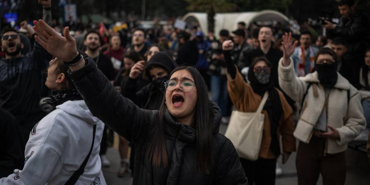 En Turquía detienen a periodista sueco que cubriría protestas contra el gobierno