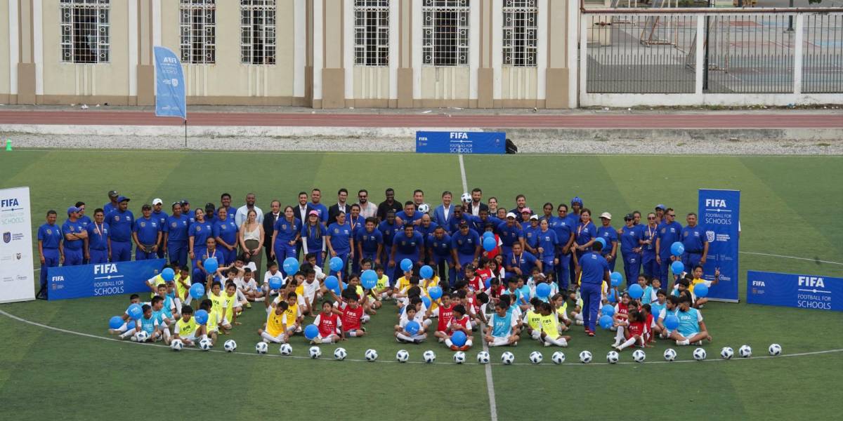 La FIFA apoya a Ecuador con el programa fútbol para escuelas