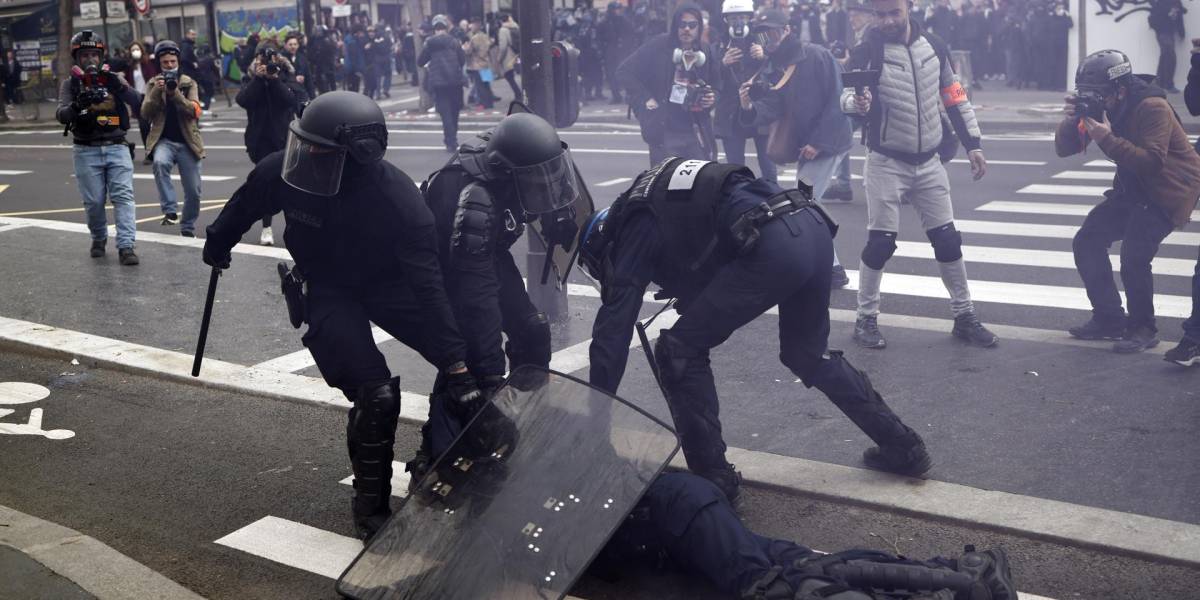 Manifestaciones se intensifican en París, Francia, tras declaraciones de Macron