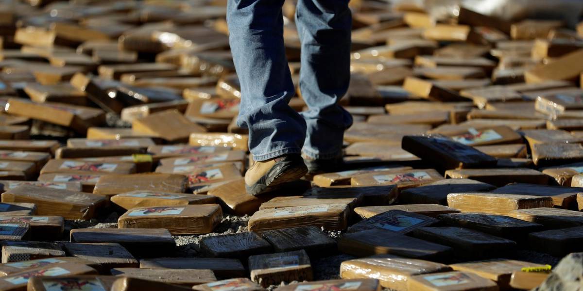 El Salvador: Ocho ecuatorianos detenidos en histórica detención de droga