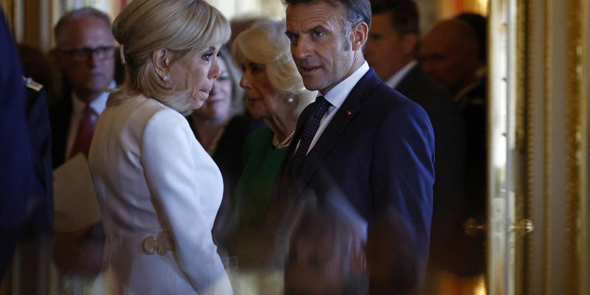 El presidente de Francia, Emmanuel Macron, y su esposa protagonizaron un nuevo momento de tensión