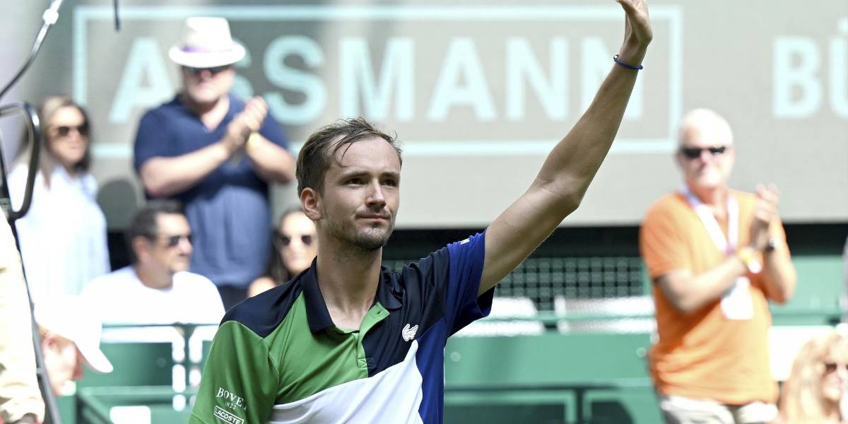 El tenista ruso Medvedev alcanza su tercera final de la temporada