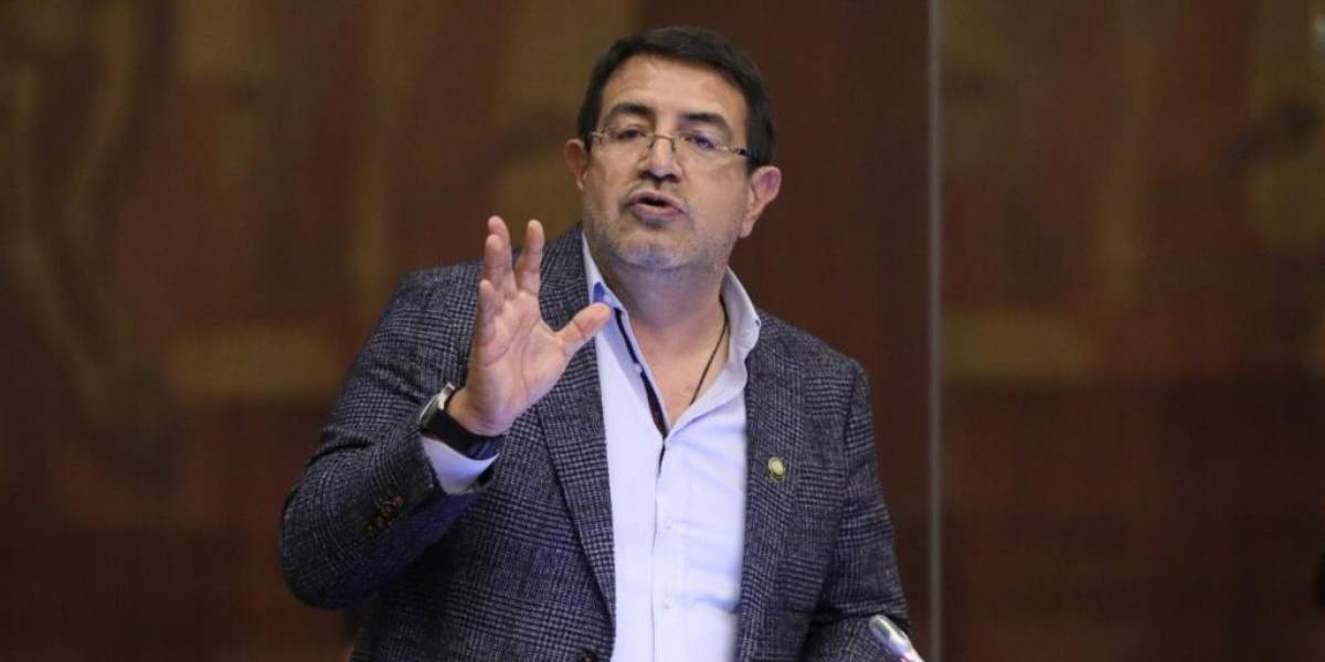 Los pagos y derechos parlamentarios de Santiago Díaz están suspendidos, por decisión del CAL