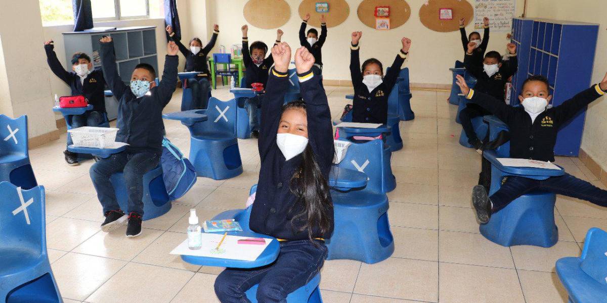 Autoridades de Educación controlan aforo en instituciones educativas por retorno presencial a clases