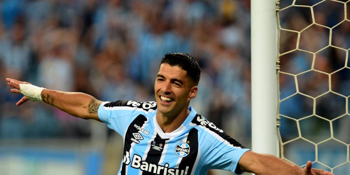 Luis Suárez demoró 38 minutos en marcar su primer triplete con Gremio