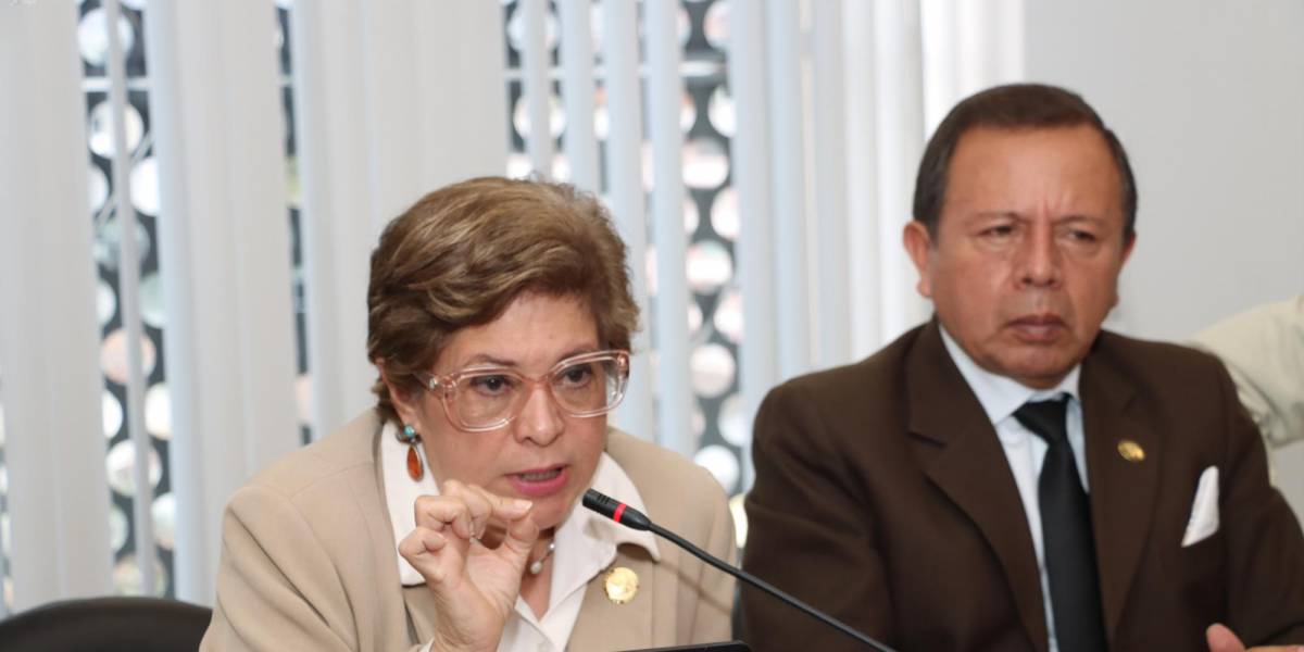 Ivonne Núñez, ministra de Trabajo, pide a la Judicatura que suspenda a la jueza Nubia Vera