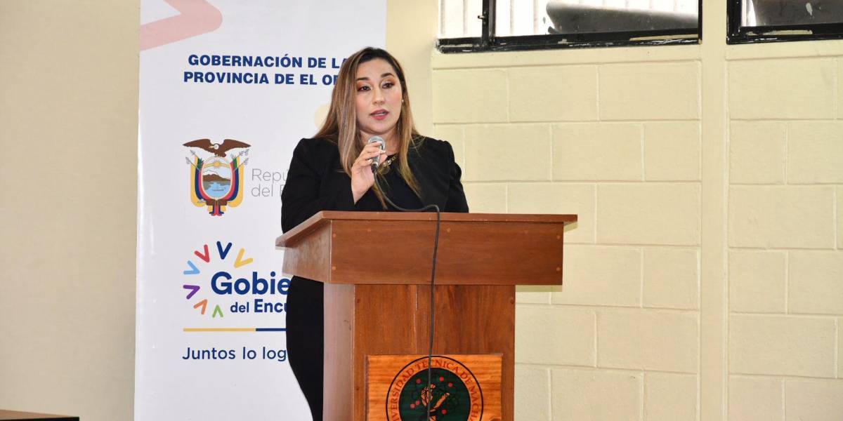 Lasso deberá ofrecer disculpas públicas por separar de la Gobernación de El Oro a Mirtha Aristeguieta