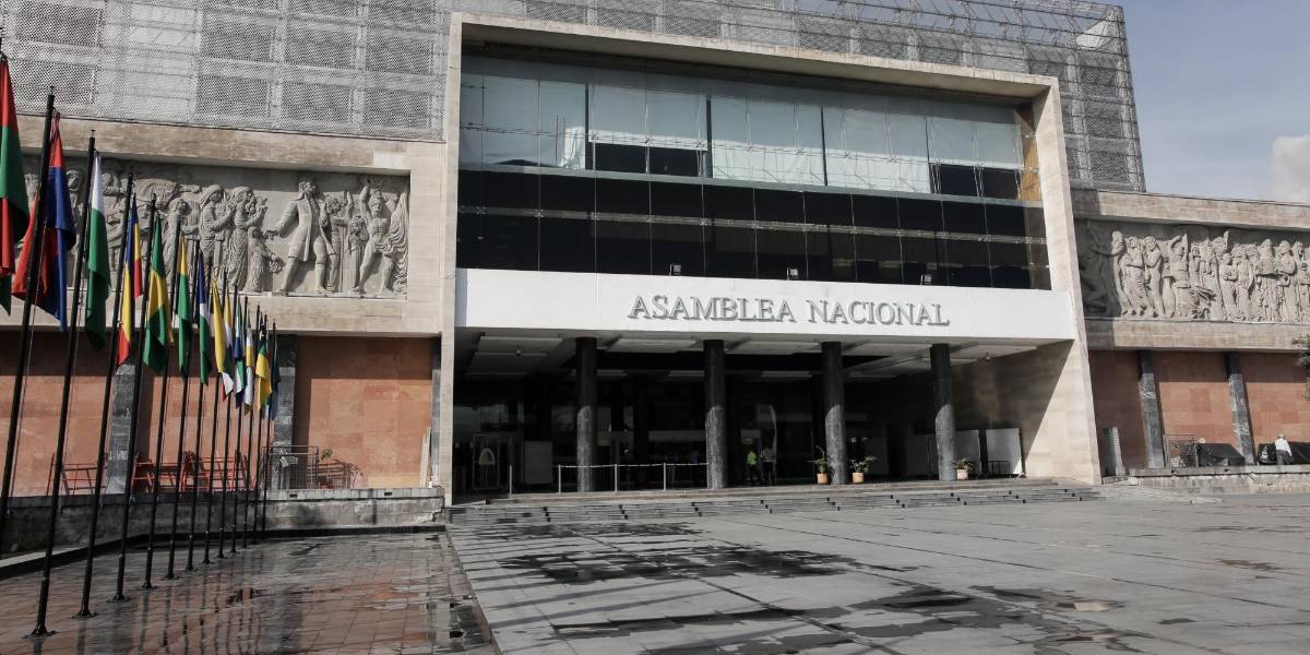 Asamblea: se aprobó resolución que garantice la atención a pacientes de Solca, dializadoras y otros prestadores de salud
