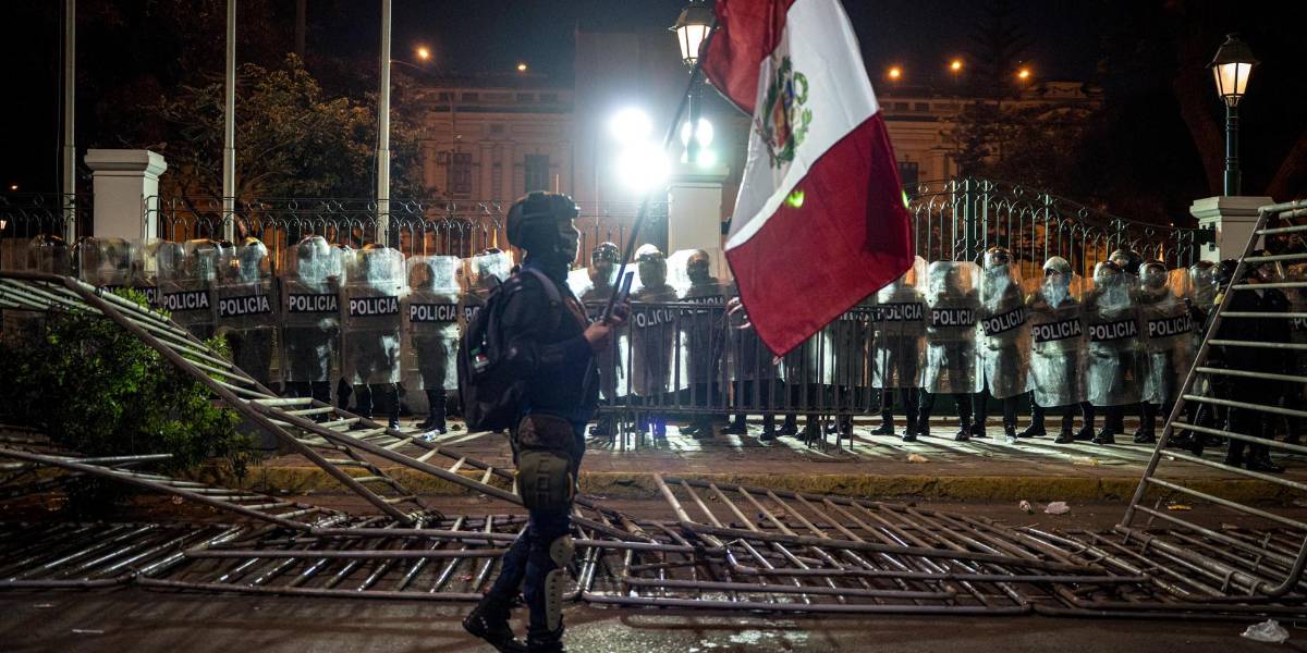 Un manifestante muerto durante multitudinaria protesta en Perú contra Gobierno y Congreso