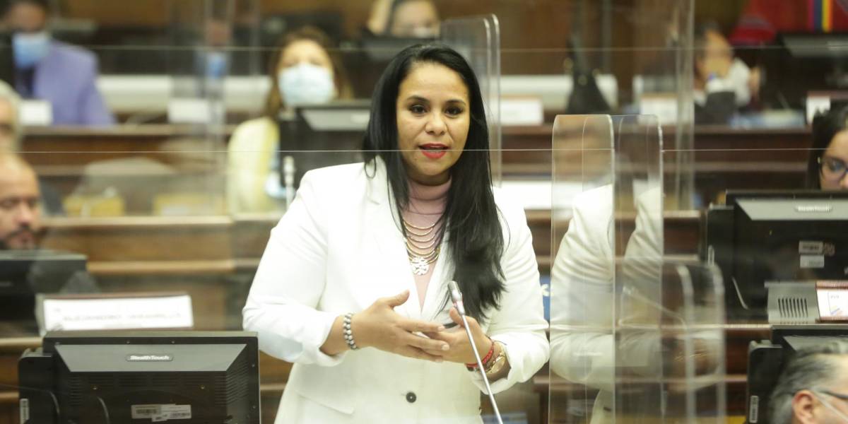 Asamblea destituye a Bella Jiménez acusándola de gestionar cargos públicos a cambio de dinero
