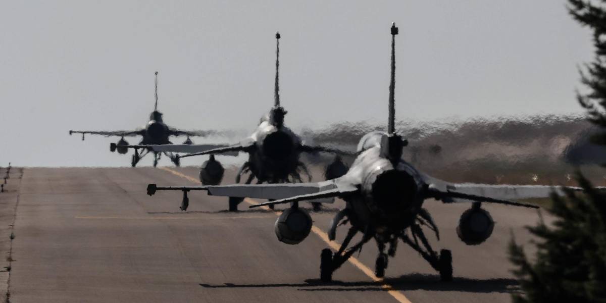 EE. UU. despliega diez cazas en Puerto Rico en medio de la escalada de tensión con Venezuela